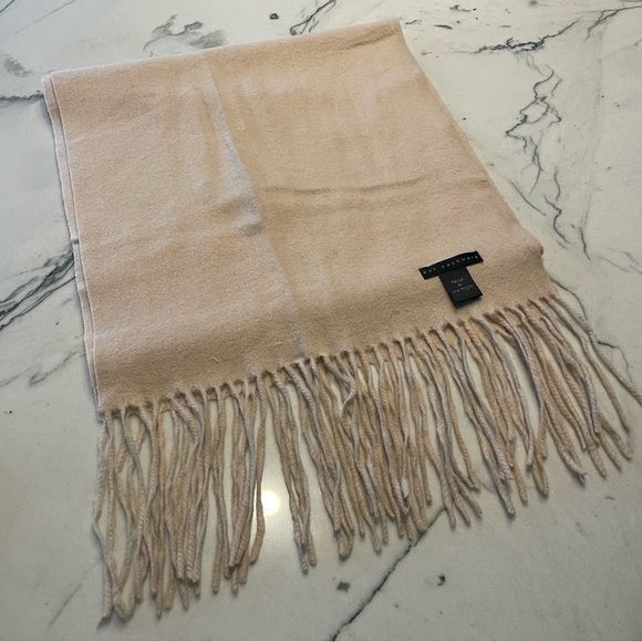 Tan pure cashmere scarf with fringe. - Picture 1 of 3